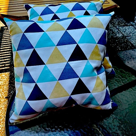 2 WHITE,BLUE AND YELLOW INDOOR/OUTDOOR PILLOWS - Picture 6 of 10